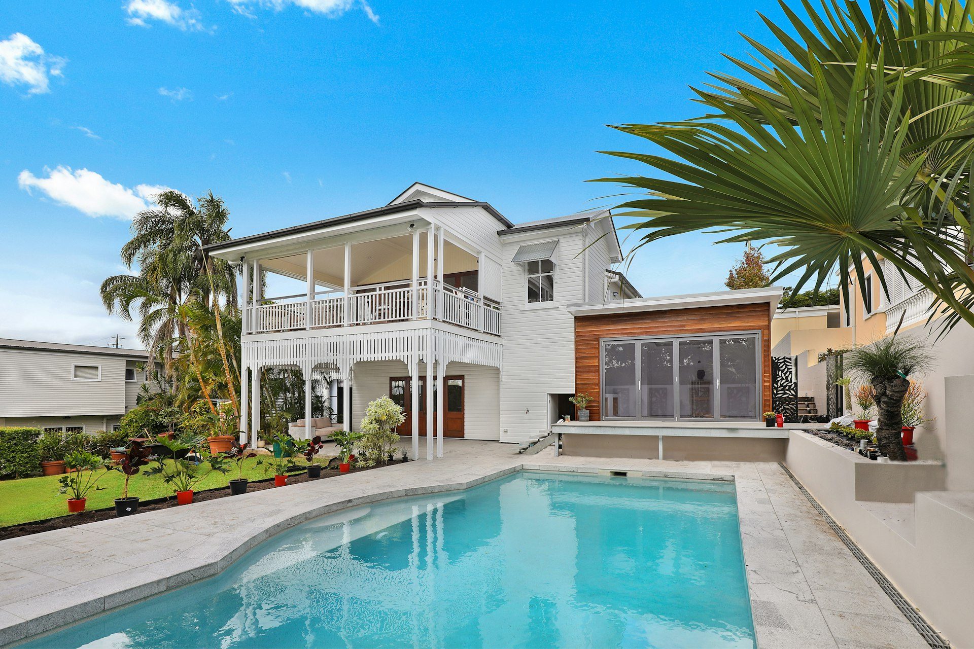 Elevation Estate, Mowe